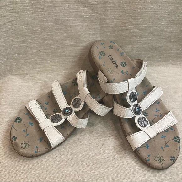 TAOS Sz 9 The Prize 3 Slip On  Strappy Velcro Closure Metal Blue Decor Sandals - Picture 2 of 13